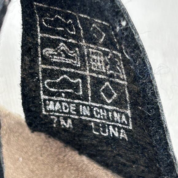 Cushionaire Luna Womens Size 7 M Cork Footbed Black Flat Sandal Boho beachy - Picture 6 of 8